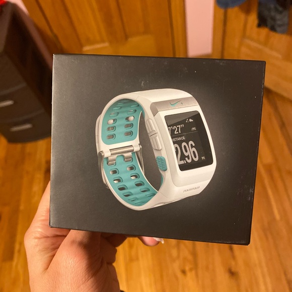 NIKE GPS WORKOUT WATCH - Picture 6 of 8